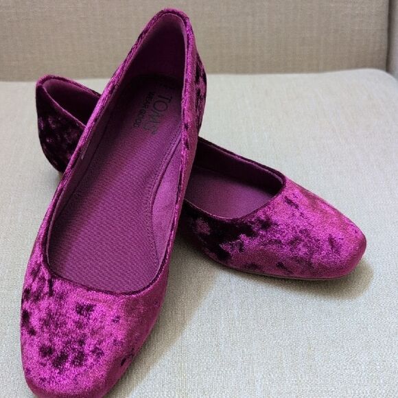 Toms Briella Flats In Berry Burgundy Crushed Velvet NWOT Size 7.5 - Picture 10 of 11